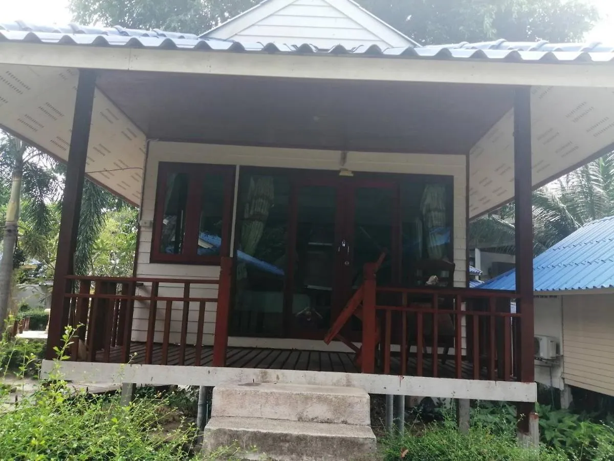 אכסניה קו טאו Pranee Bungalow